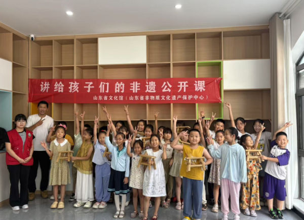 益阳指 李营街道凤苑社区开展非遗进课堂活动